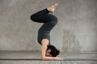 Shoulderstand for beginners. (Image via Freepik)